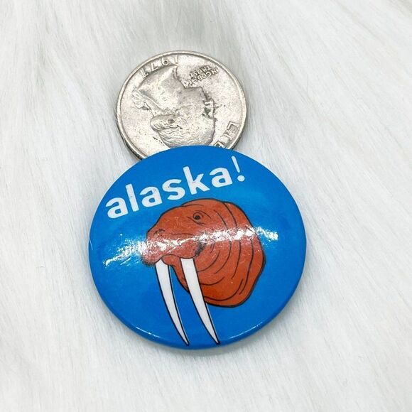 🔮 5/$25 Vintage Alaska! Walrus Pin - Picture 2 of 3